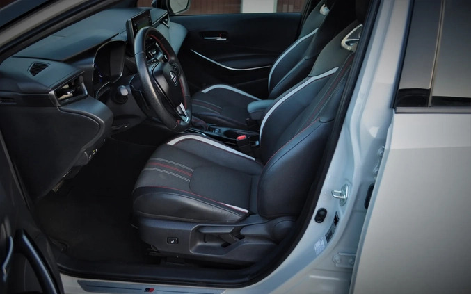 Toyota Corolla cena 94900 przebieg: 33000, rok produkcji 2020 z Drezdenko małe 667
